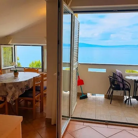 Bionda Apartamento Malinska